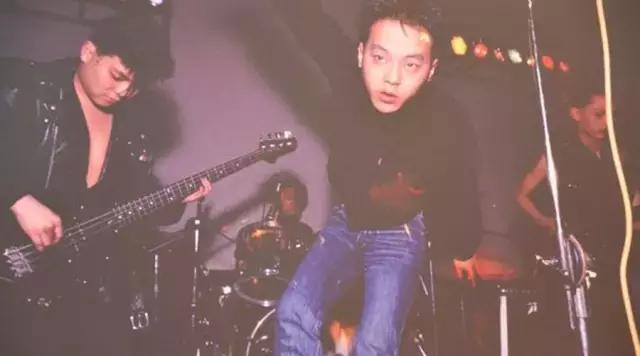 那一年，竇唯解散了「做夢」樂隊