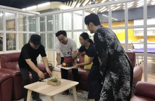 陳奕迅收獲新歌聲導師慶生驚喜，許愿“我要拿冠軍”