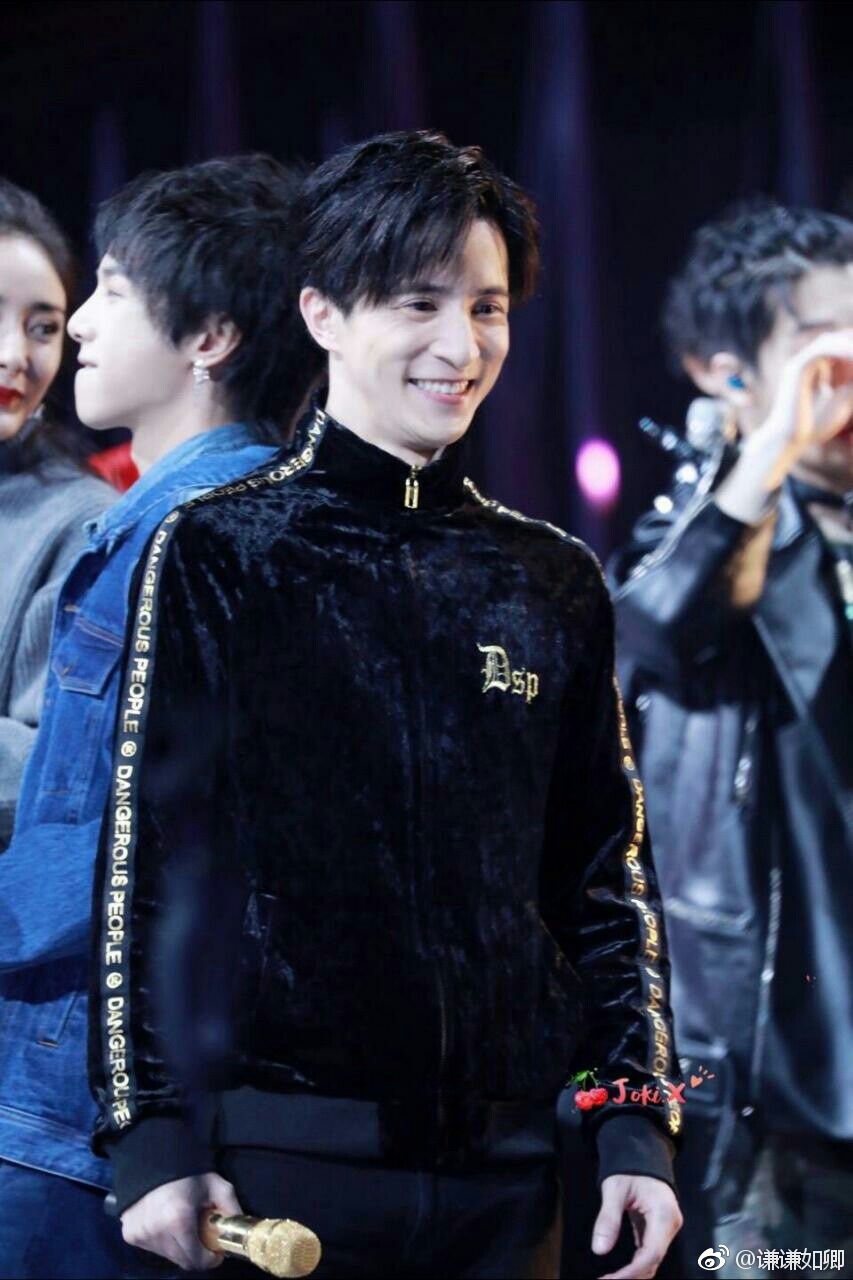 薛之謙“全網黑”后亮相《明日之子》半決賽：讓往事隨風，讓笑容如斯